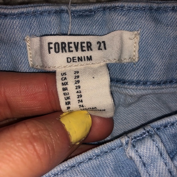 Distressed light wash jeans! - Picture 2 of 3